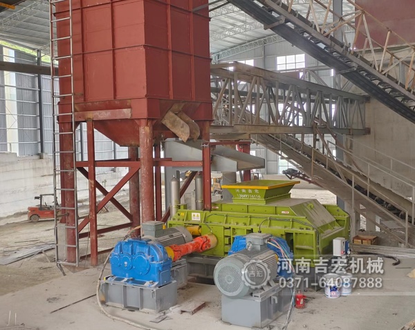 礦場主自述：“換了液壓對(duì)輥機(jī)后，我的鐵礦石制砂廠終于扭虧為盈！”