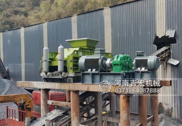時(shí)產(chǎn)30-40噸的對輥破碎機(jī)該選哪個(gè)型號？800×600型詳解！